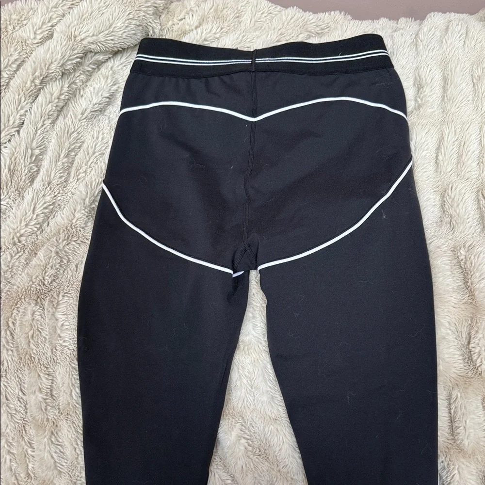 ALO - Black Women’s Airbrush High-waist - Heart throb leggings - Size large - Picture 3 of 6